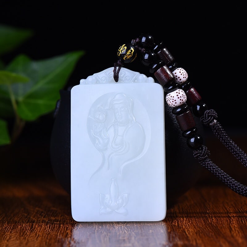 An Exquisite White Jade Avalokitesvara Pattern Pendant: An Exquisite White Jade Avalokitesvara Pattern Pendant,Size:1.4inx2.4in (寓意)吉祥 大慈大悲 普度众生 白玉观