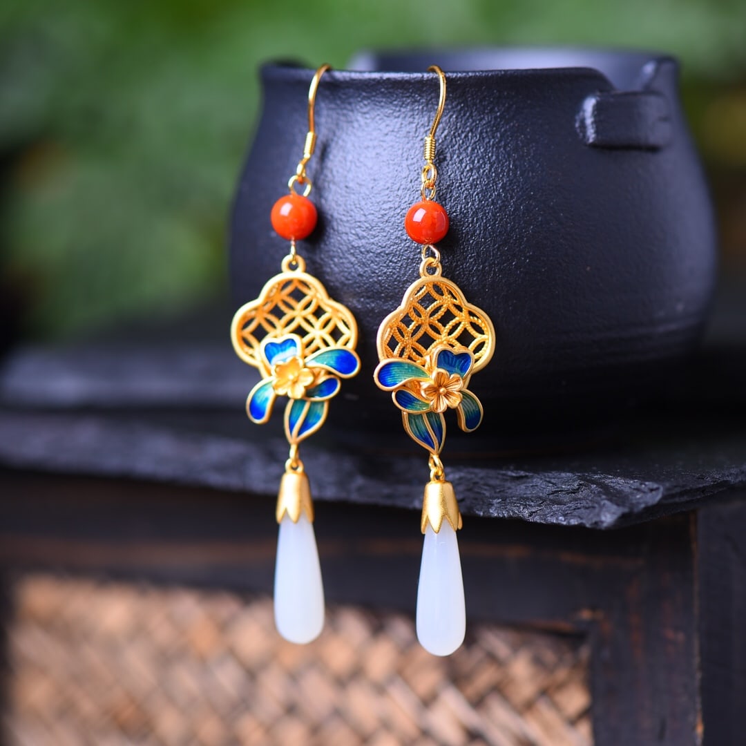 A Pair of Exquisite Sterling Silver-Gold Plated Inlaid White Jade Enamel Earrings: A Pair of Exquisite Sterling Silver-Gold Plated Inlaid White Jade Enamel Earrings,Size:0.2inx0.8in 一对纯银镀金镶白玉珐琅耳Ĩ