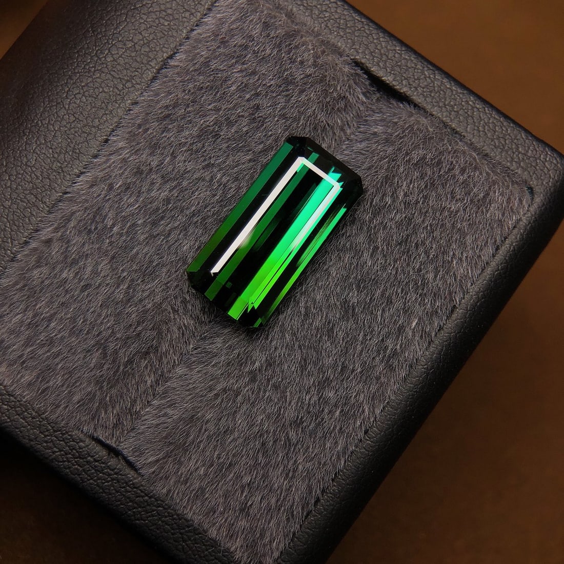 10.4Ctw Natural Tourmaline Loose: 10.4Ctw Natural Tourmaline Loose,Size:0.8inx0.4inx0.2in 10.4Ctw天然碧玺裸石