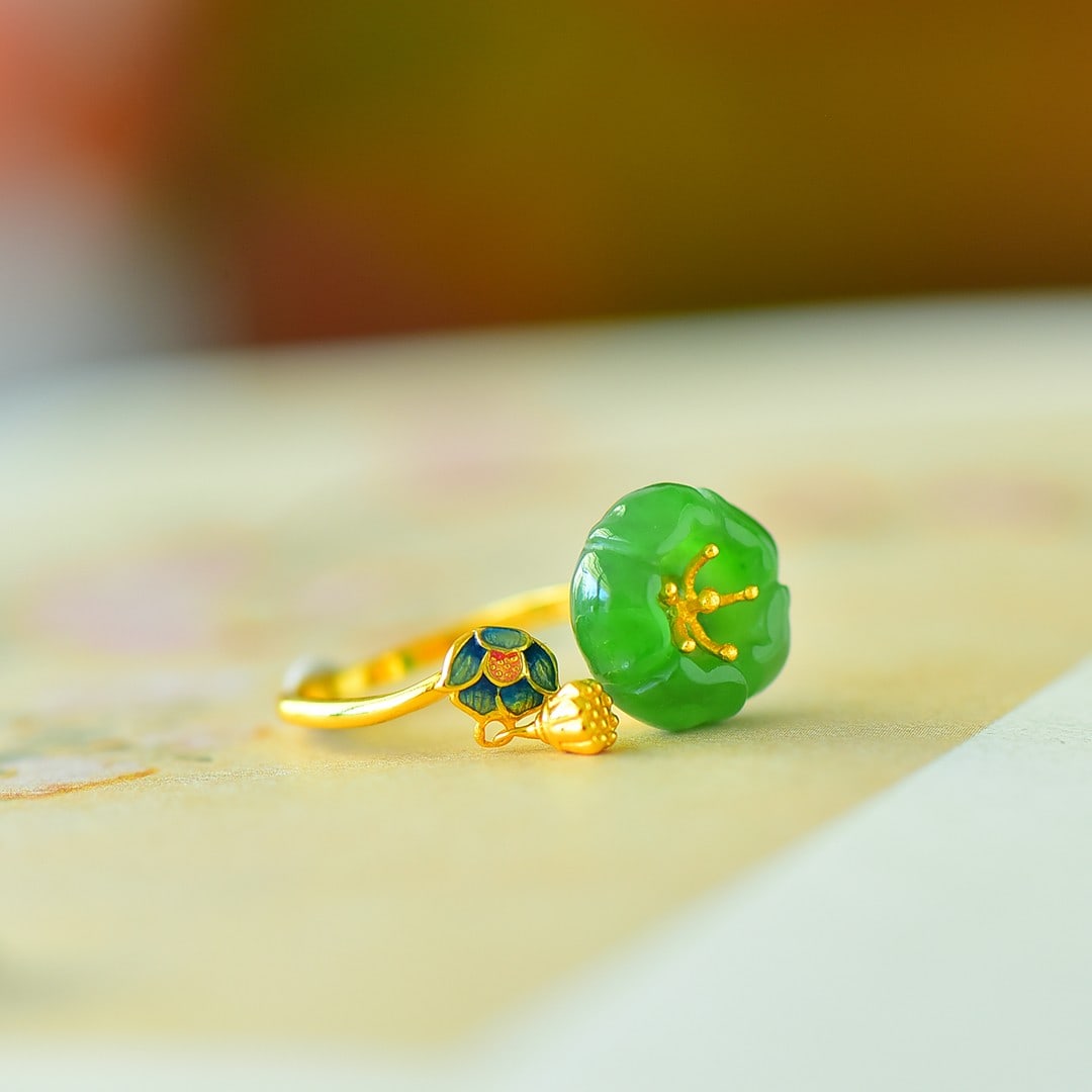 An Exquisite Sterling Silver-Gold Plated Inlaid Jasper Ring: An Exquisite Sterling Silver-Gold Plated Inlaid Jasper Ring,Size:0.6inx0.6in 纯银镀金镶碧玉戒指