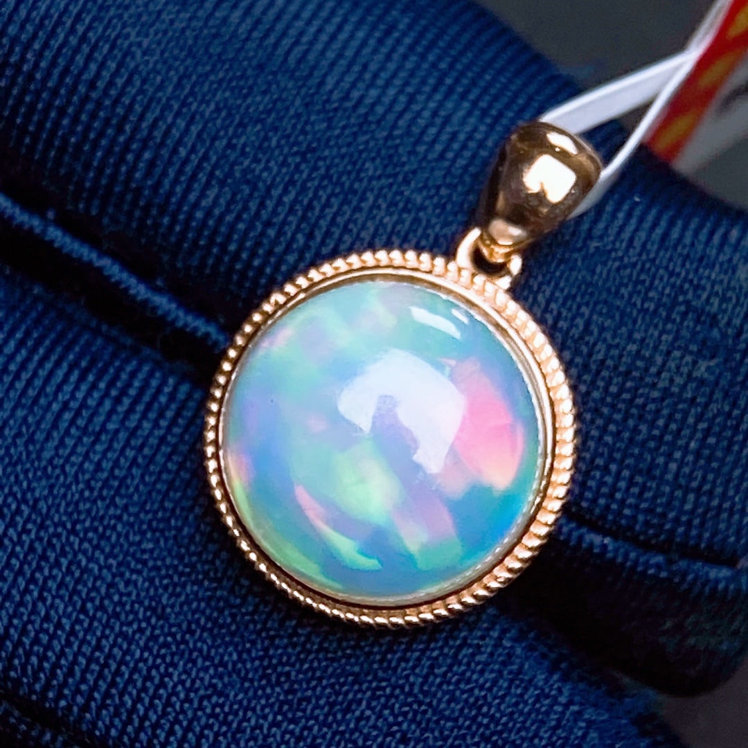 3.7Ctw Natural Color Necklace: 3.7Ctw Natural Color Necklace,Size:0.5inx0.5in 3.7Ctw天然彩色项链