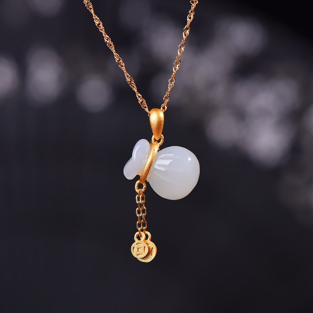 An Exquisite Sterling Silver-Gold Plated Inlaid White Jade Necklace: An Exquisite Sterling Silver-Gold Plated Inlaid White Jade Necklace,Size:0.6inx0.5in 纯银镀金镶白玉项链