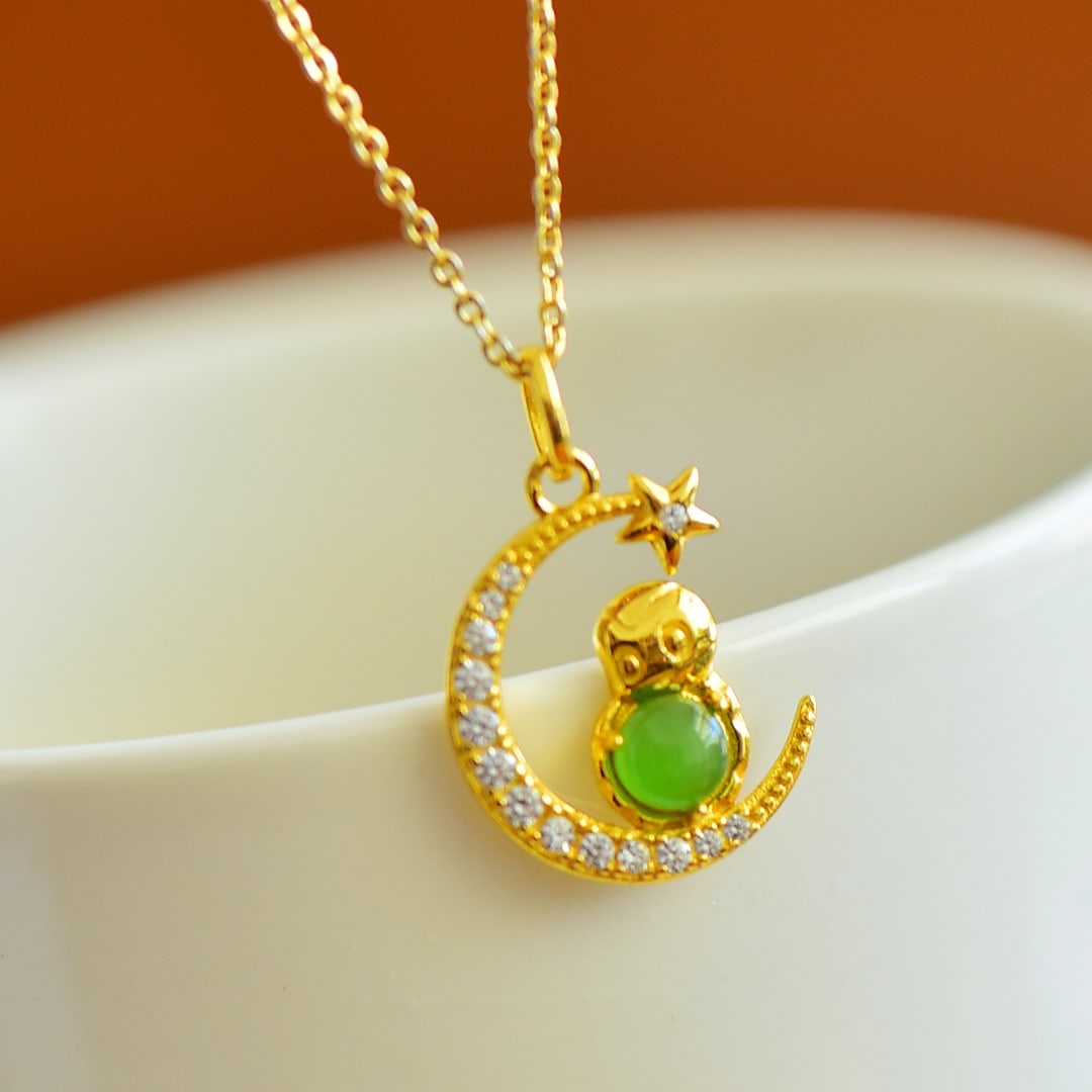 An Exquisite Sterling Silver-Gold Plated Inlaid Jasper Pendant , Inlaid Diamond: Sterling Silver-Gold Plated Inlaid Jasper Pendant , Inlaid Diamond , Size :0.2inx0.2in 纯银镀金镶碧玉吊坠,嵌钻石,尺寸