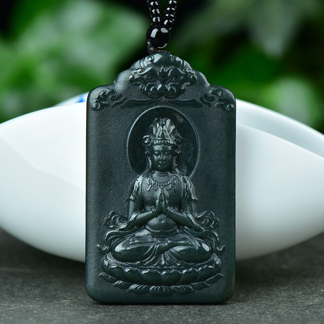 An Exquisite Jasper Statue of Avalokitesvara Pendant: An Exquisite Jasper Statue of Avalokitesvara Pendant,Size:1.5inx2.6in 碧玉观音挂件