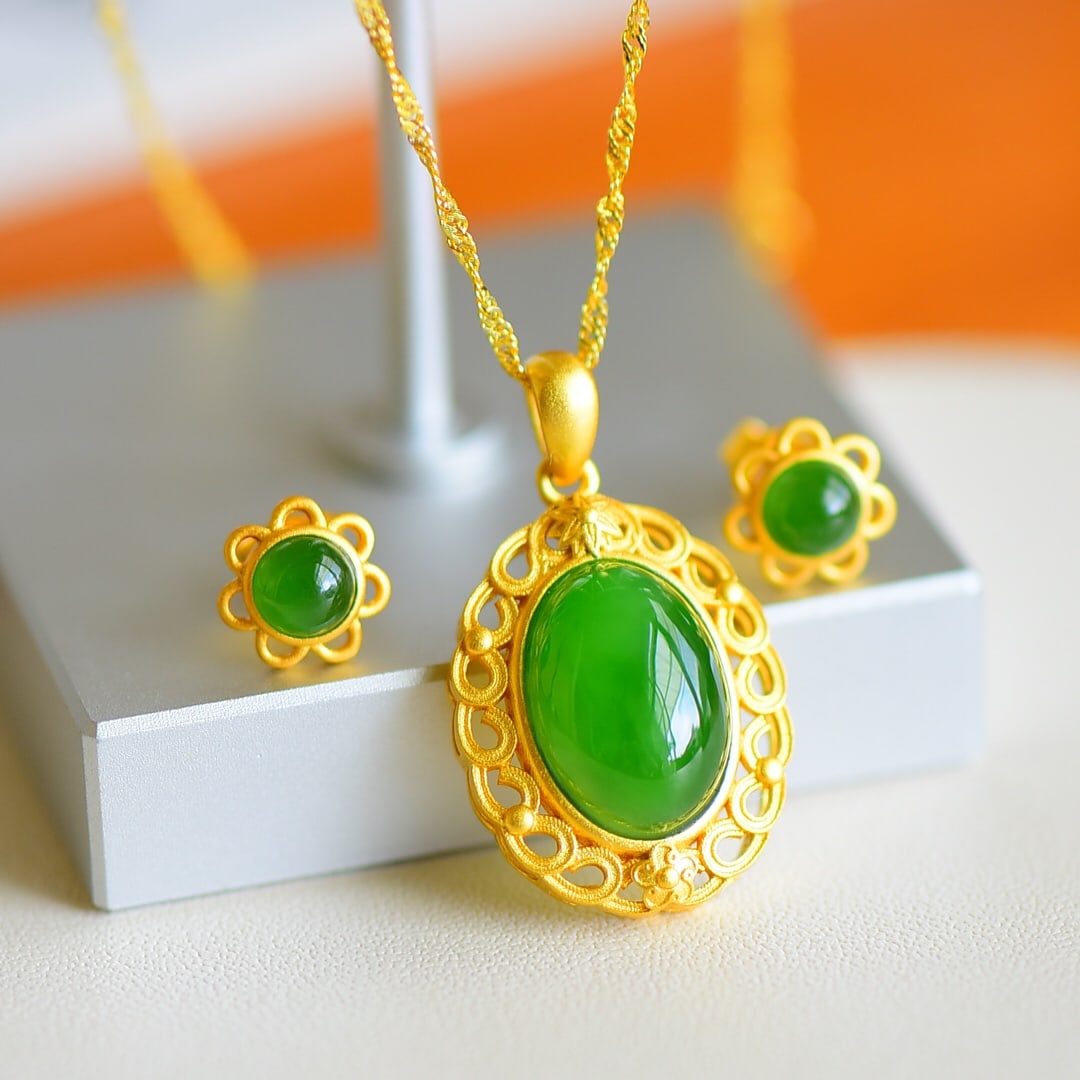 A Set of Fine Sterling Silver-Gold Plated Inlaid Jasper Jewelrys: A Set of Fine Sterling Silver-Gold Plated Inlaid Jasper Jewelrys 一套纯银镀金镶碧玉首饰