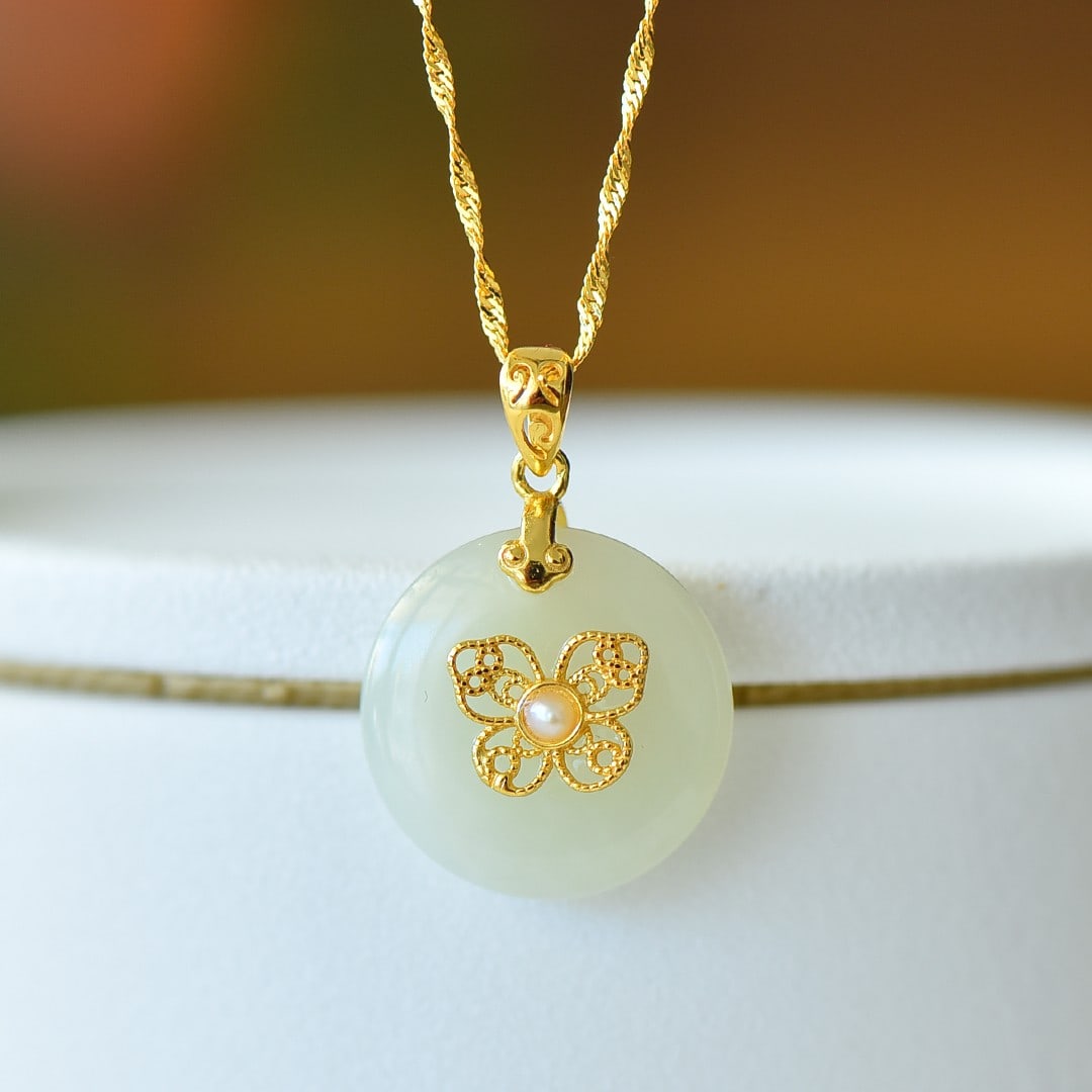 An Exquisite Sterling Silver-Gold Plated Inlaid White Jade Pendant: An Exquisite Sterling Silver-Gold Plated Inlaid White Jade Pendant 纯银镀金镶白玉吊坠