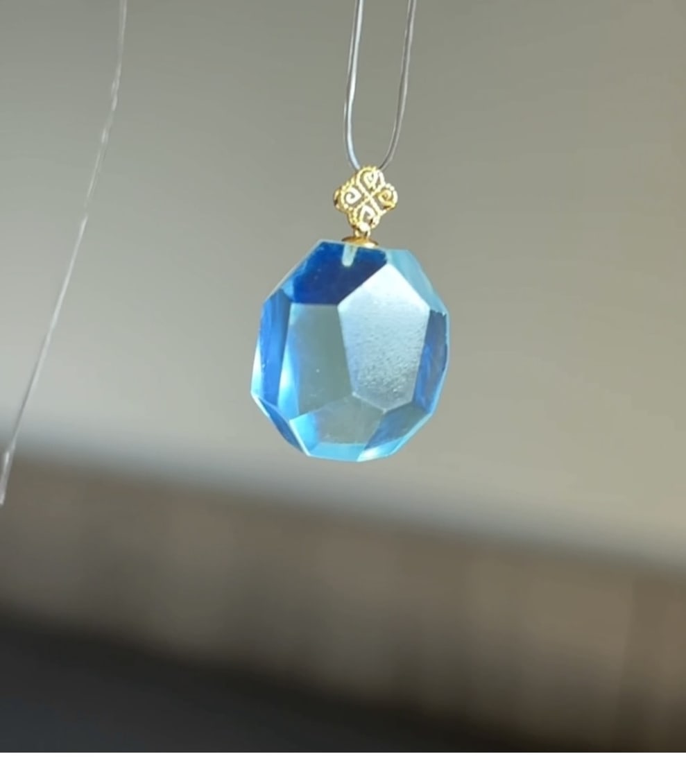 An Exquisite Aquamarine Necklace: An Exquisite Aquamarine Necklace,Size:0.7inx0.6in,Weight:4.5g 海蓝宝吊坠