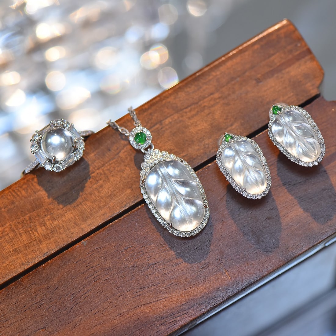 A Set of Fine Sterling Silver Inlaid Jadeite Jewelrys,Inlaid Diamond: A Set of Fine Sterling Silver Inlaid Jadeite Jewelrys,Inlaid Diamond,Size:(Pendant)0.4inx0.7in,(Earrings)0.4inx0.6in,(Ring)0.3inx0.3in 