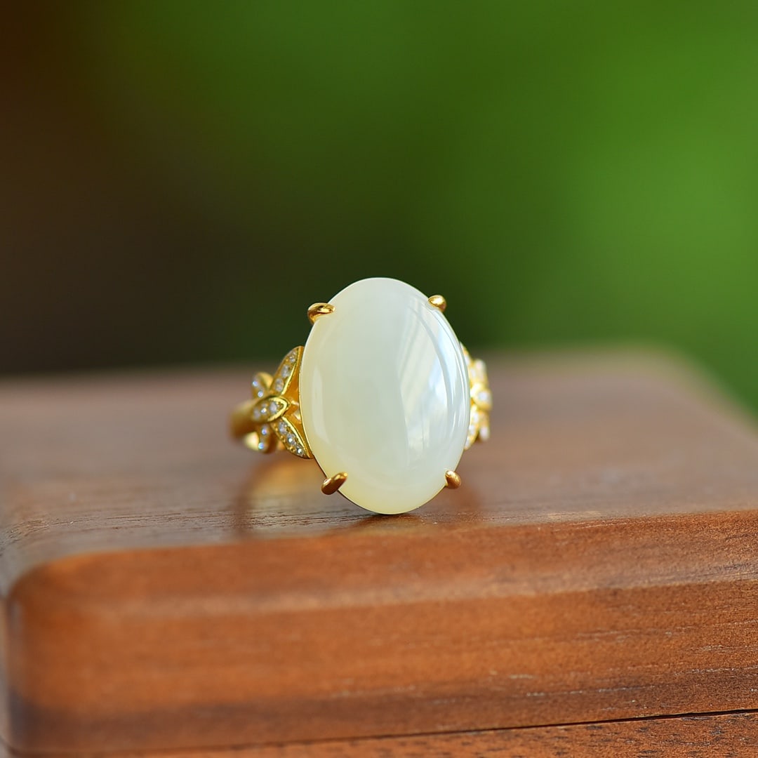 An Exquisite Sterling Silver-Gold Plated Inlaid White Jade Ring: An Exquisite Sterling Silver-Gold Plated Inlaid White Jade Ring, 纯银镀金镶白玉戒指