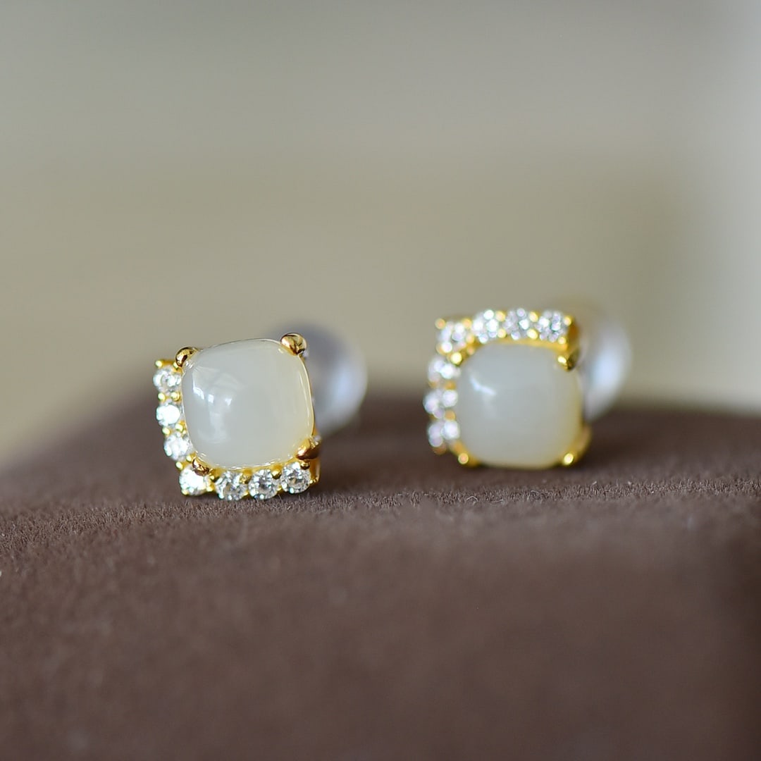 A Pair of Exquisite Sterling Silver Inlaid White Jade Earrings: A Pair of Exquisite Sterling Silver Inlaid White Jade Earrings,Size:0.2inx0.2in 一对纯银镶白玉耳钉