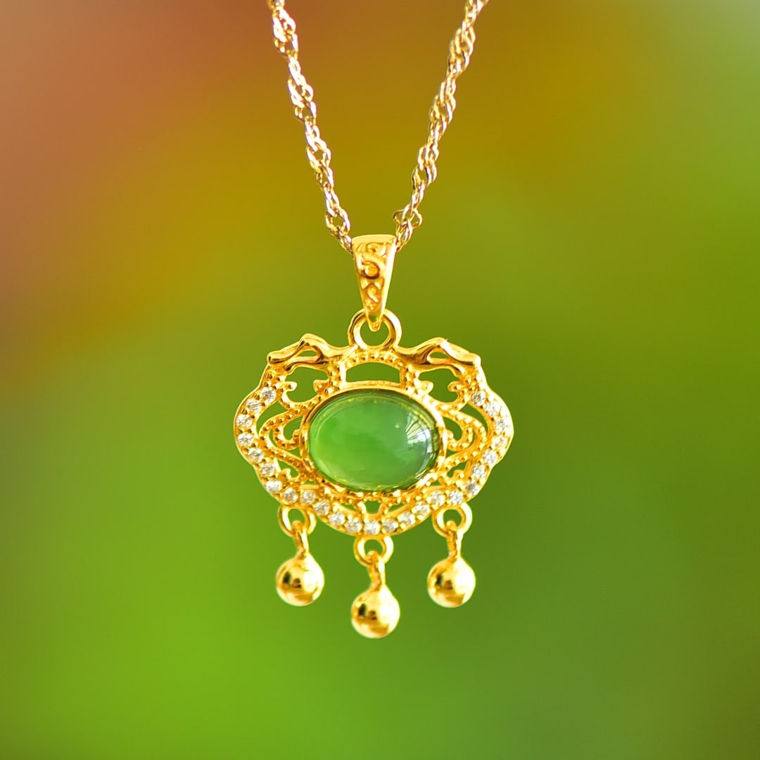 An Exquisite Sterling Silver-Gold Plated Inlaid Jasper Pendant,Inlaid Diamond: An Exquisite Sterling Silver-Gold Plated Inlaid Jasper Pendant,Inlaid Diamond 纯银镀金镶碧玉项链,嵌钻石