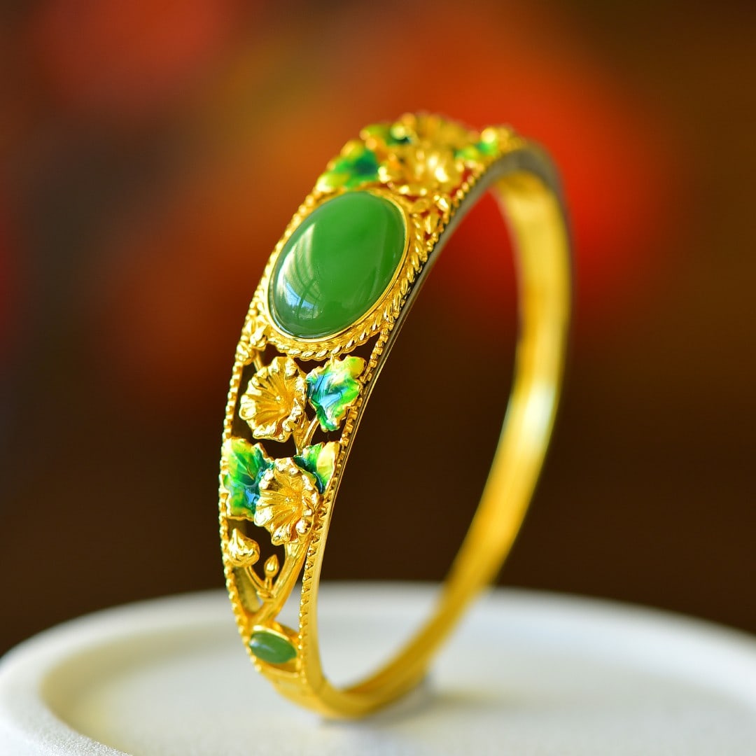 An Exquisite Sterling Silver-Gold Plated Inlaid Jasper Enamel Bracelet: An Exquisite Sterling Silver-Gold Plated Inlaid Jasper Enamel Bracelet,Size:0.5inx0.7in 纯银镀金镶碧玉珐琅手镯