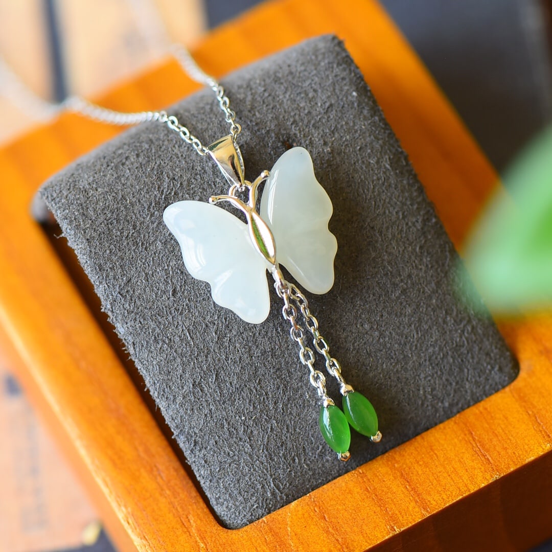 A Pair of Exquisite Sterling Silver Inlaid White Jade Necklace,Inlaid Jasper: A Pair of Exquisite Sterling Silver Inlaid White Jade Necklace,Inlaid Jasper,Size:0.7inx1.4in 纯银镶白玉项链,嵌碧玉