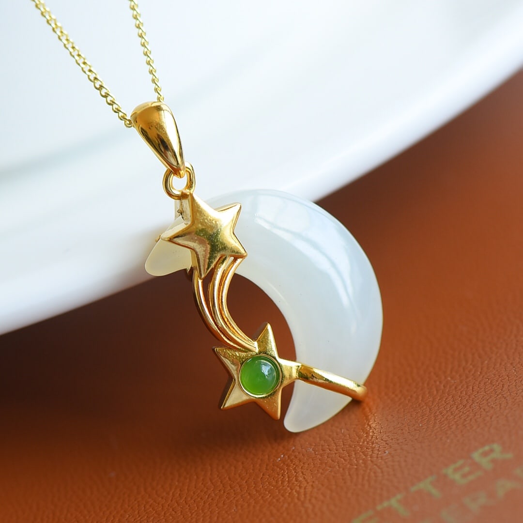 An Exquisite Sterling Silver-Gold Plated Inlaid White Jade Pendant: An Exquisite Sterling Silver-Gold Plated Inlaid White Jade Pendant,Size:0.6inx0.8in 纯银镀金镶白玉吊坠