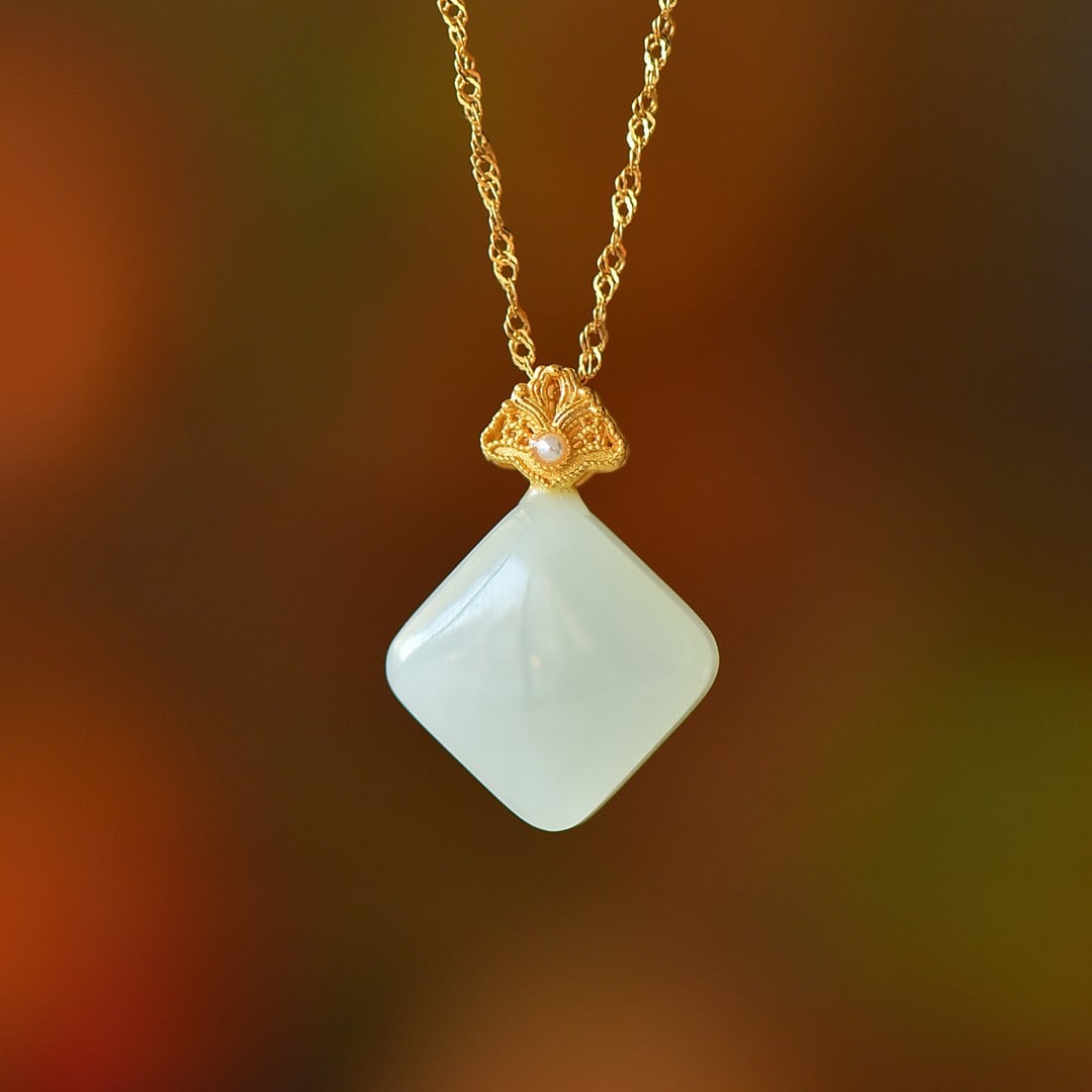 An Exquisite Sterling Silver-Gold Plated Inlaid White Jade Pendant: An Exquisite Sterling Silver-Gold Plated Inlaid White Jade Pendant,Size:0.6inx0.6in 纯银镀金镶白玉吊坠