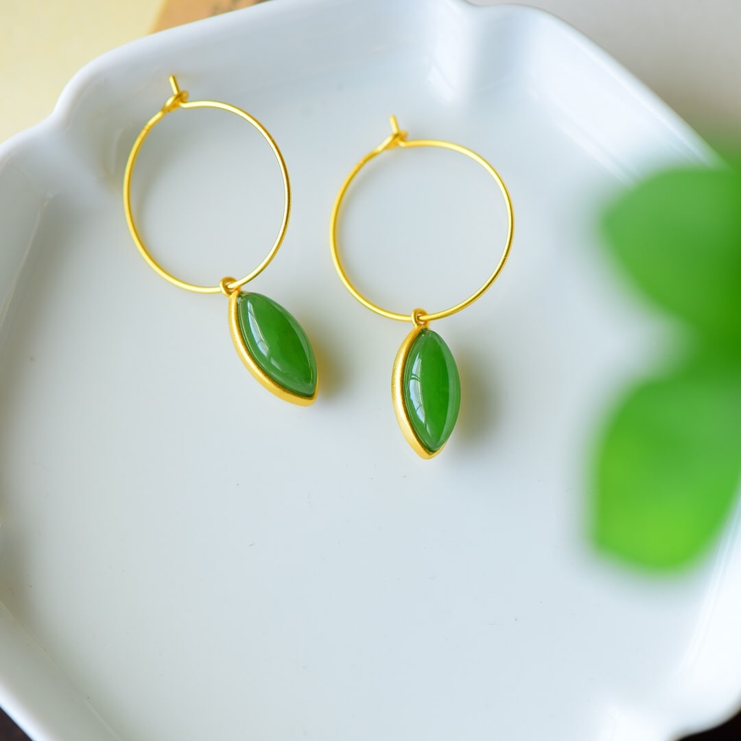 A Pair of Exquisite Sterling Silver-Gold Plated Inlaid Jasper Earrings: A Pair of Exquisite Sterling Silver-Gold Plated Inlaid Jasper Earrings,Size:0.3inx1.4in 一对纯银镀金镶碧玉耳环