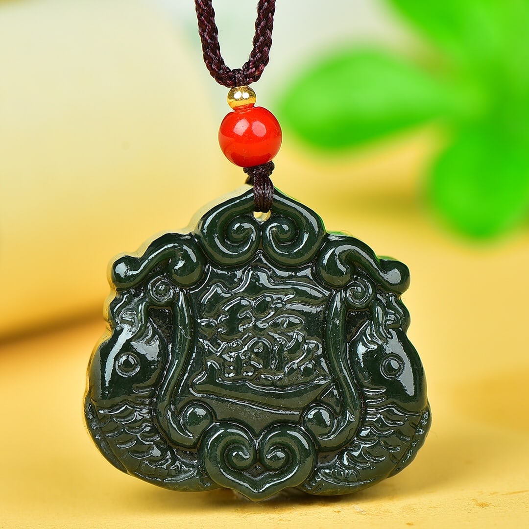 An Exquisite Jasper Bats and Peach Pattern Pendant: An Exquisite Jasper Bats and Peach Pattern Pendant,Size:1.3inx1.4in 碧玉福寿纹挂件