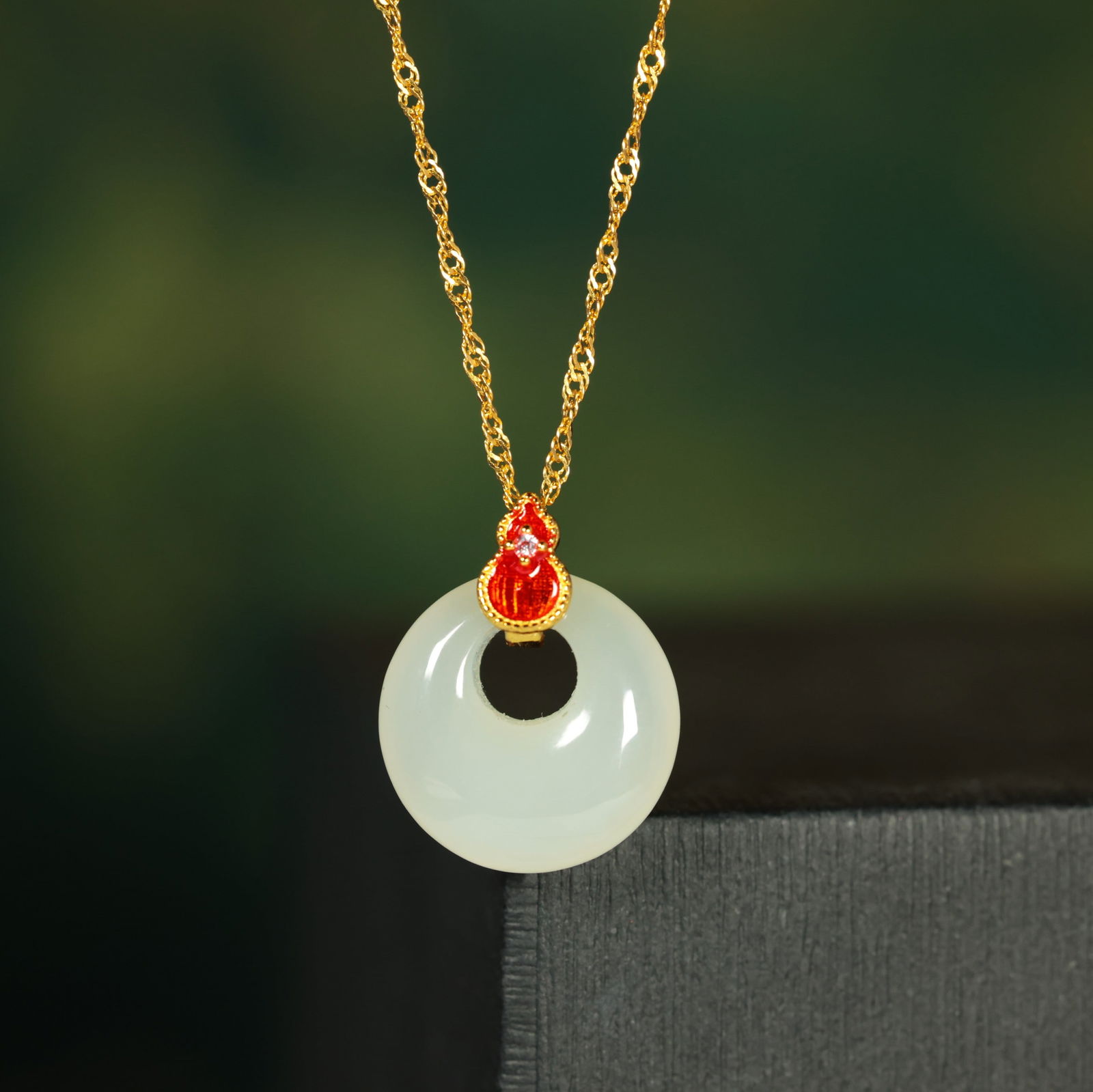 An Exquisite Sterling Silver-Gold Plated Inlaid White Jade Pendant: Sterling Silver-Gold Plated Inlaid White Jade Pendant , Size :0.6inx0.6in 纯银镀金镶白玉吊坠,尺寸:0.6inx0.6in