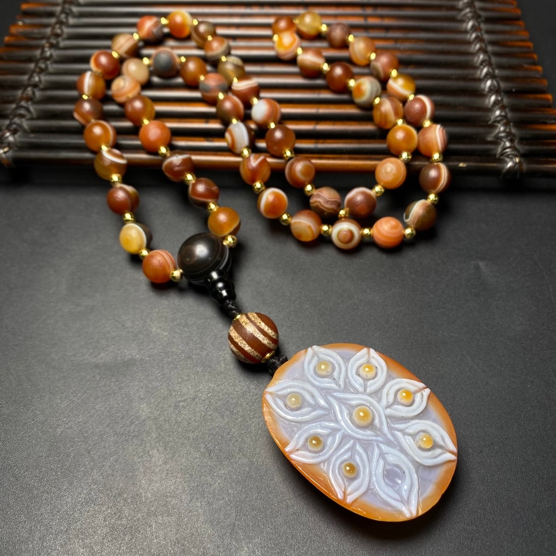 A Precious Agate Necklace (1 of 9)