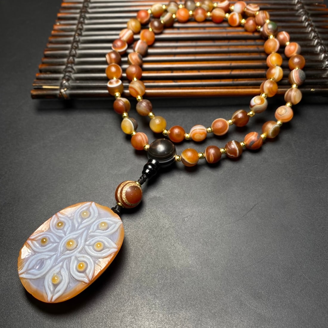A Precious Agate Necklace - 5