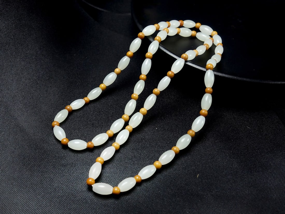 An Exquisite White Jade Bracelets - 2