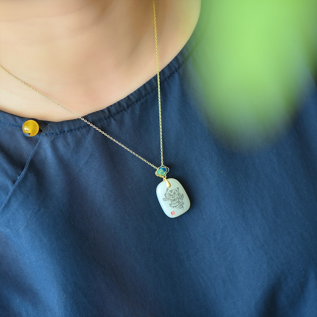 An Exquisite Sterling Silver-Gold Plated Inlaid White Jade Enamel Necklace: An Exquisite Sterling Silver-Gold Plated Inlaid White Jade Enamel Necklace,Size:0.7inx1in 纯银镀金镶白玉珐琅项链