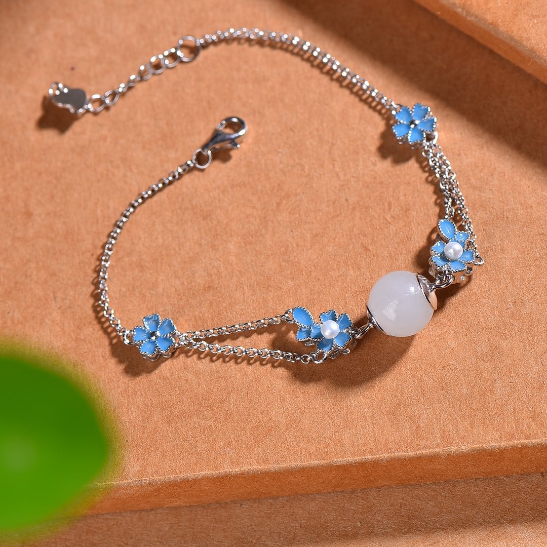 An Exquisite Sterling Silver Inlaid White Jade Enamel Bracelets: An Exquisite Sterling Silver Inlaid White Jade Enamel Bracelets,Size:0.4inx0.4in 纯银镶白玉珐琅手串