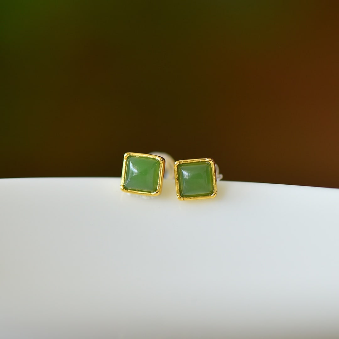 A Pair of Exquisite Sterling Silver-Gold Plated Inlaid Jasper Earrings (1 of 5)