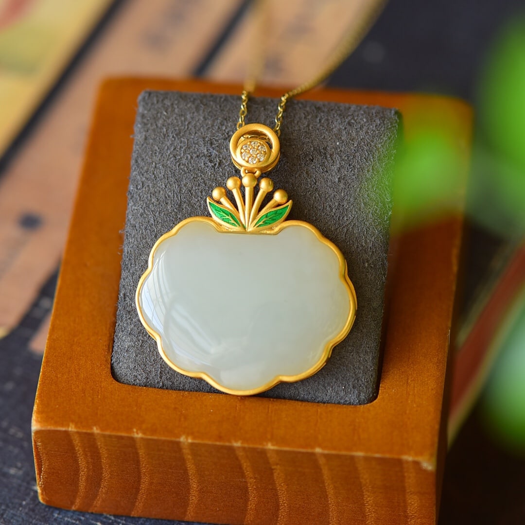 A Pair of Exquisite Sterling Silver-Gold Plated Inlaid White Jade Necklace,Inlaid Diamond: A Pair of Exquisite Sterling Silver-Gold Plated Inlaid White Jade Necklace,Inlaid Diamond,Size:1.2inx1.5in 