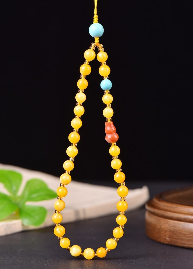 An Exquisite Beeswax Pendant: An Exquisite Beeswax Pendant,Size:0.2inx0.2in 蜜蜡挂件