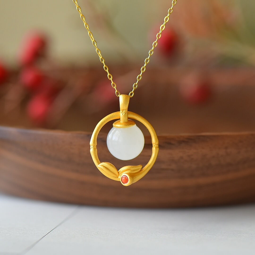 An Exquisite Sterling Silver-Gold Plated Inlaid White Jade Pendant: An Exquisite Sterling Silver-Gold Plated Inlaid White Jade Pendant,Size:0.4inx0.4in 纯银镀金镶白玉吊坠