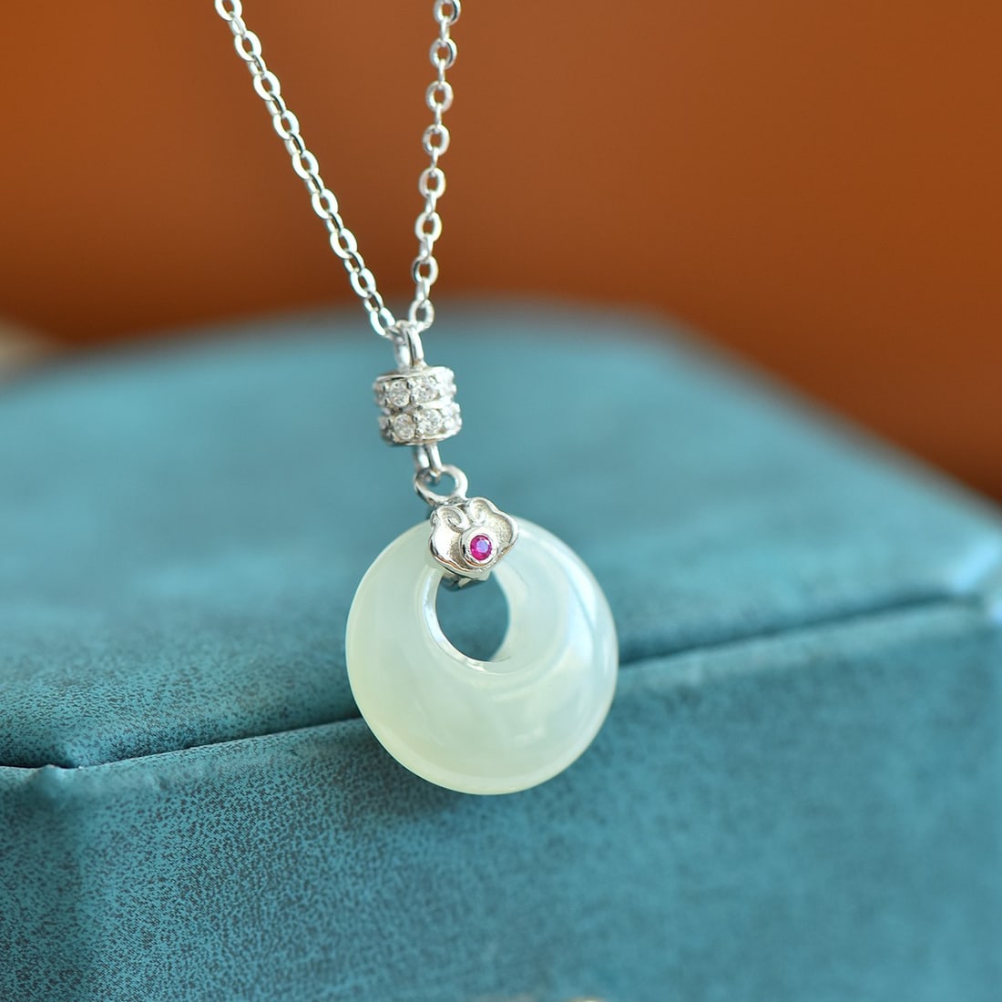 An Exquisite Sterling Silver Inlaid White Jade Pendant: An Exquisite Sterling Silver Inlaid White Jade Pendant,Size:0.6inx0.6in 纯银镶白玉吊坠