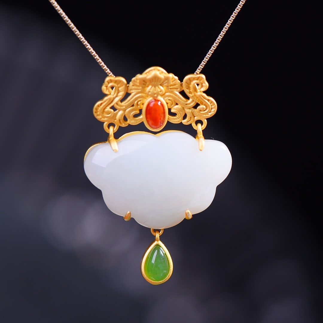 An Exquisite Sterling Silver-Gold Plated Inlaid White Jade Necklace: An Exquisite Sterling Silver-Gold Plated Inlaid White Jade Necklace,Size:0.6inx0.9in 纯银镀金镶白玉项链