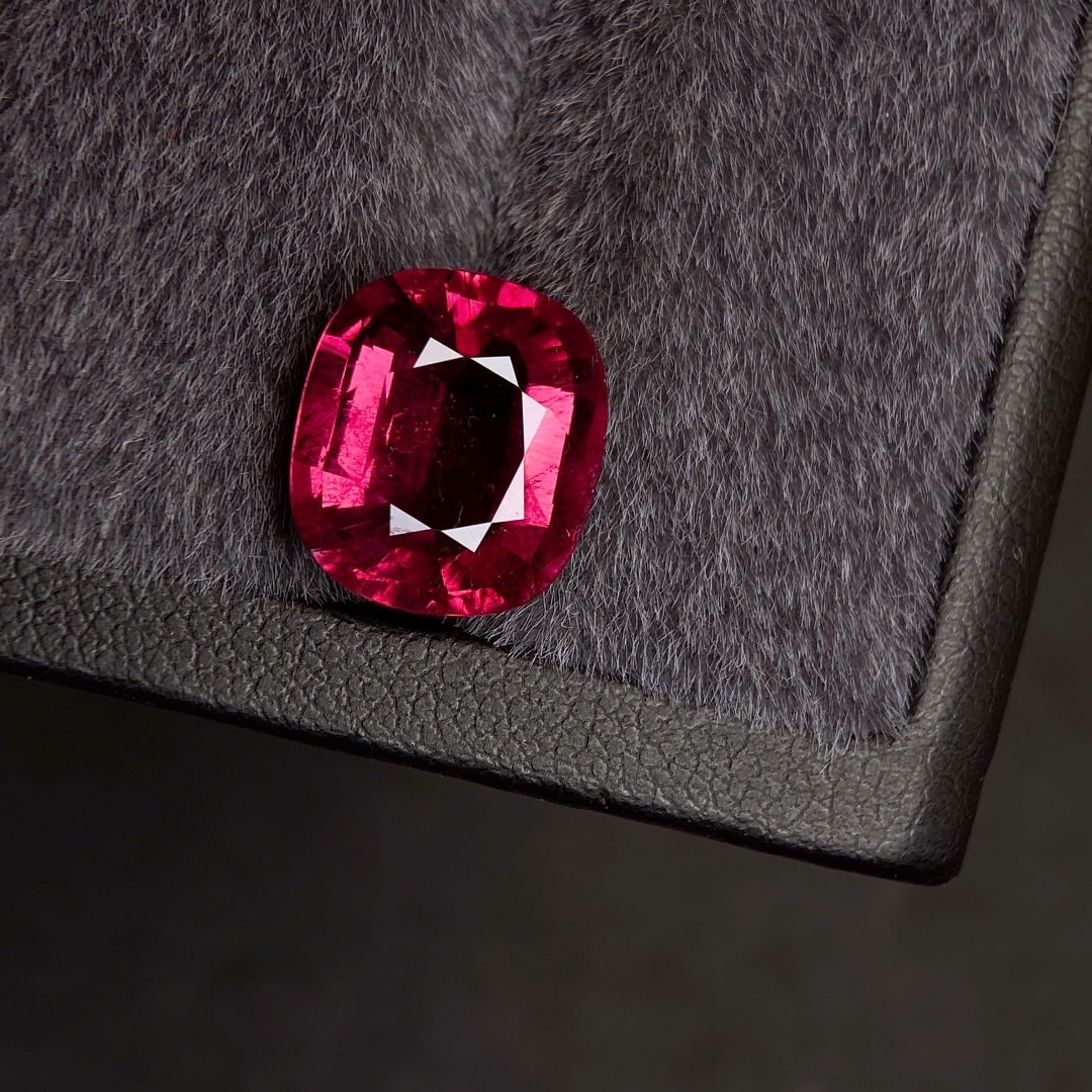 5.75Ctw Natural Tourmaline Loose: 5.75Ctw Natural Tourmaline Loose,Size:0.5inx0.4inx0.2in 5.75Ctw天然碧玺裸石