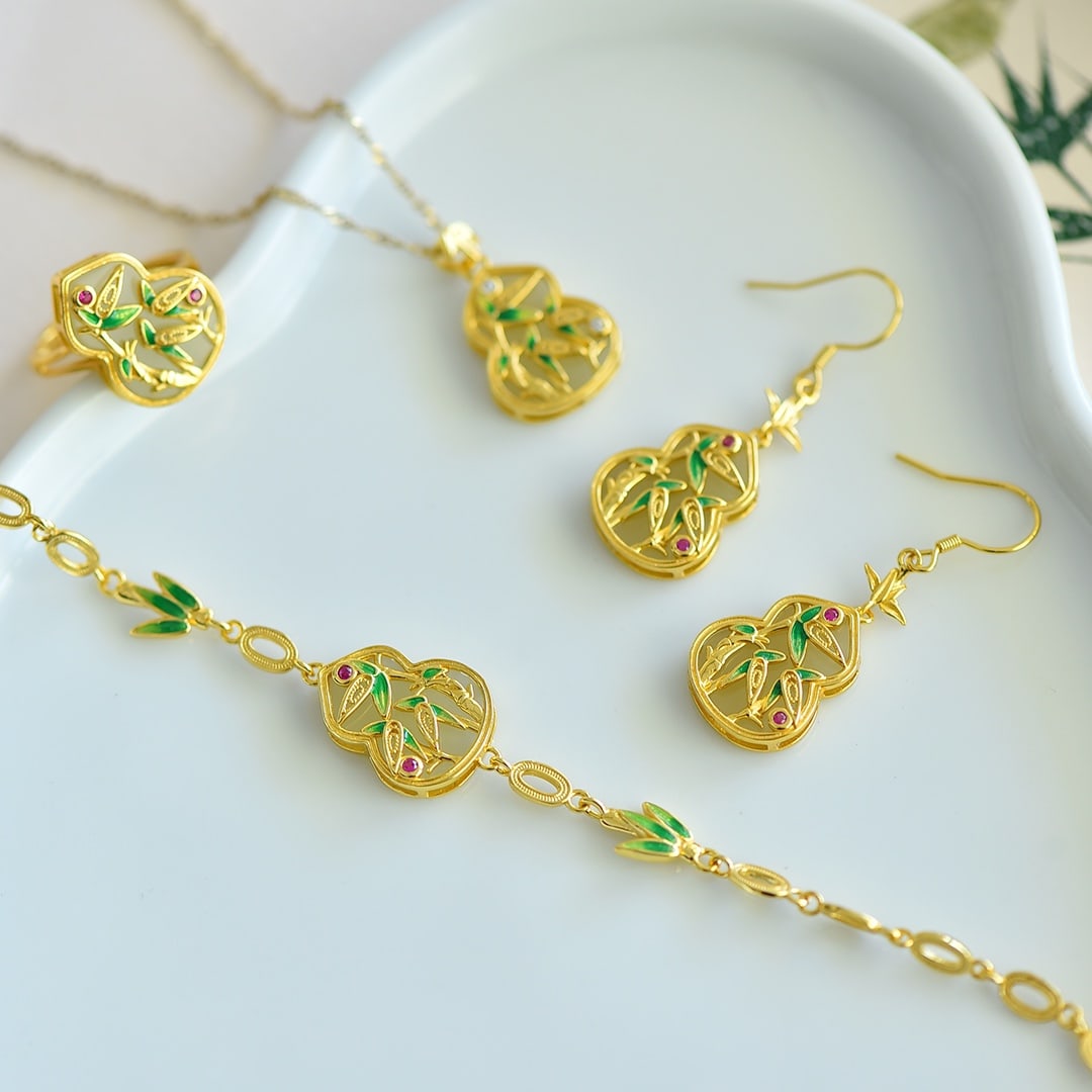 A Set of Fine Sterling Silver-Gold Plated Inlaid Greenish Jade Enamel Jewelry: A Set of Fine Sterling Silver-Gold Plated Inlaid Greenish Jade Enamel Jewelry 一套纯银镀金镶青玉珐琅首饰