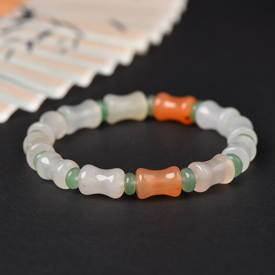 An Exquisite White Jade Bracelets: An Exquisite White Jade Bracelets,Size:0.3inx0.5in 白玉手串
