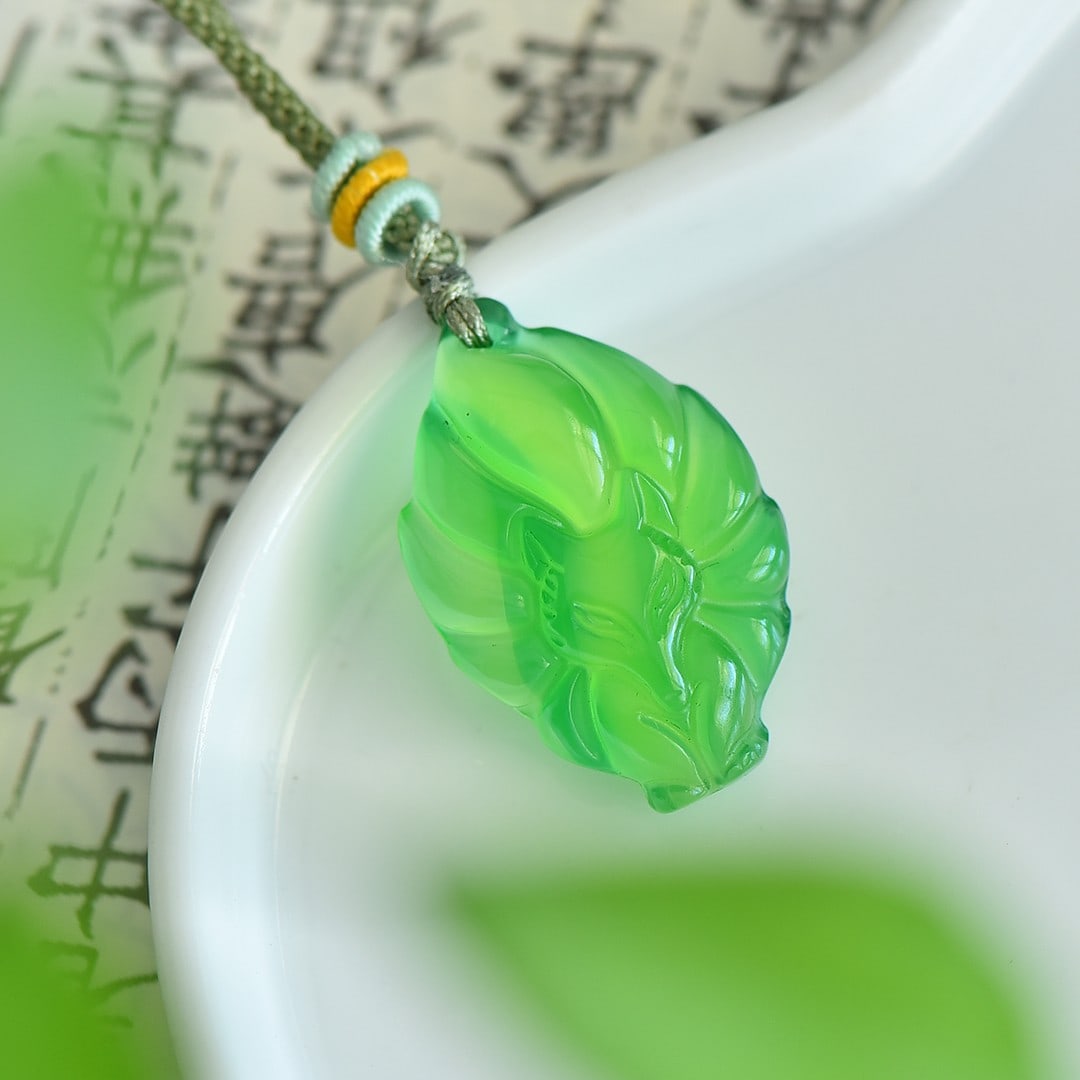An Exquisite Jadeite Pendant: An Exquisite Jadeite Pendant,Size:0.8inx1.2in 翡翠挂件
