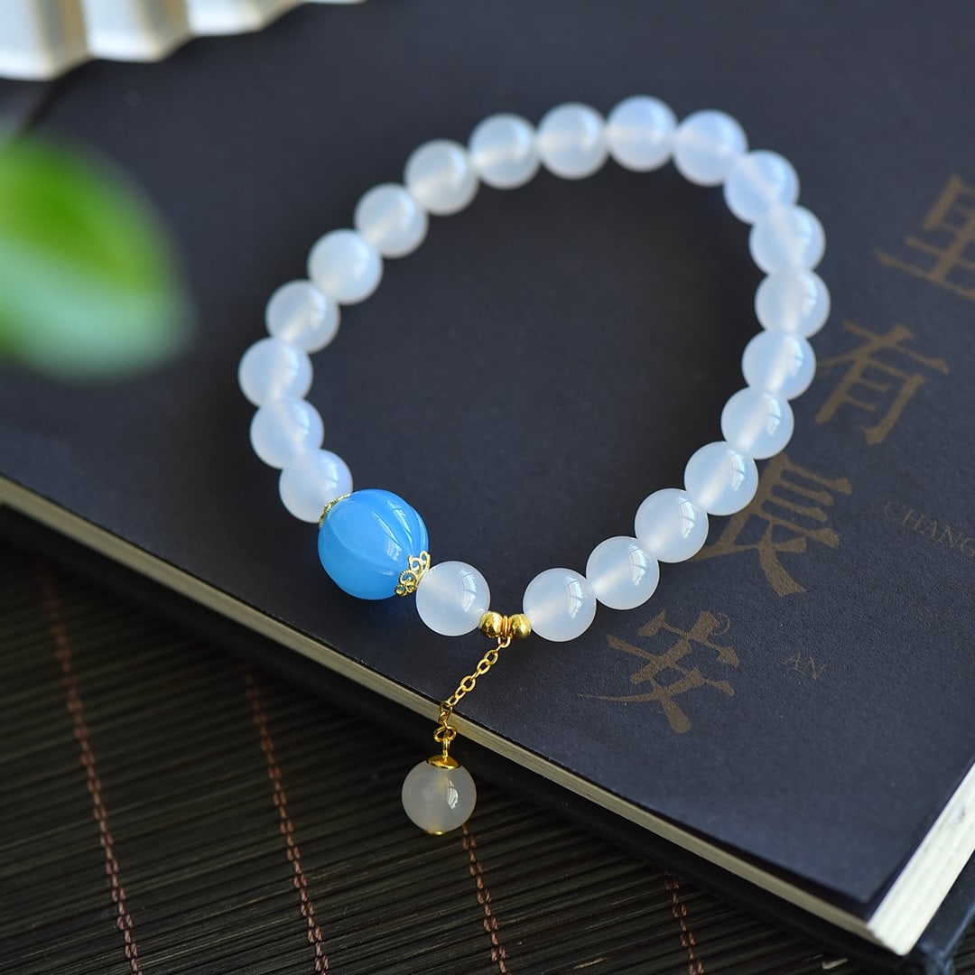 An Exquisite Sterling Silver-Gold Plated Inlaid Agate Bracelets: An Exquisite Sterling Silver-Gold Plated Inlaid Agate Bracelets,Size:0.3inx0.3in 纯银镀金镶玛瑙手串