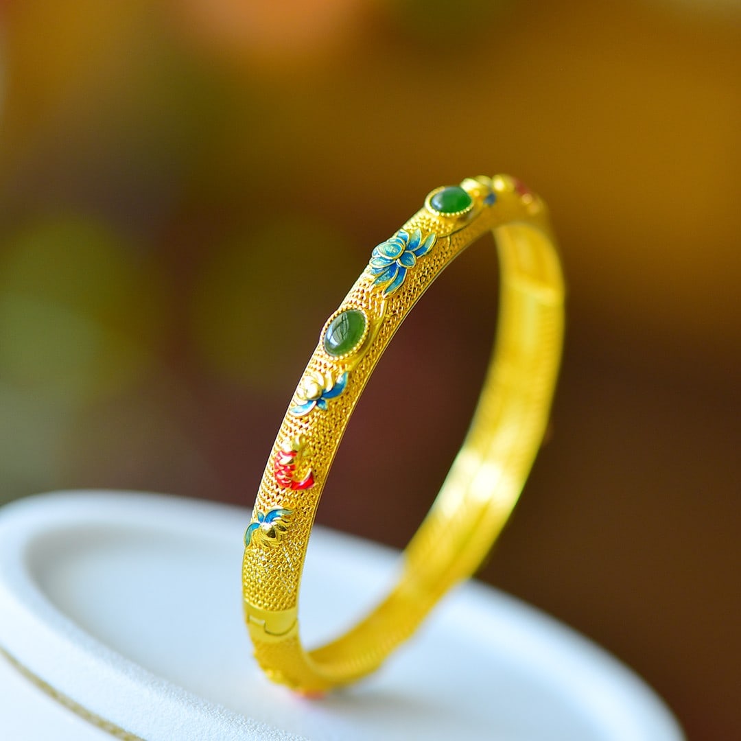 An Exquisite Sterling Silver-Gold Plated Inlaid Jasper Bracelet: An Exquisite Sterling Silver-Gold Plated Inlaid Jasper Bracelet 纯银镀金镶碧玉手镯