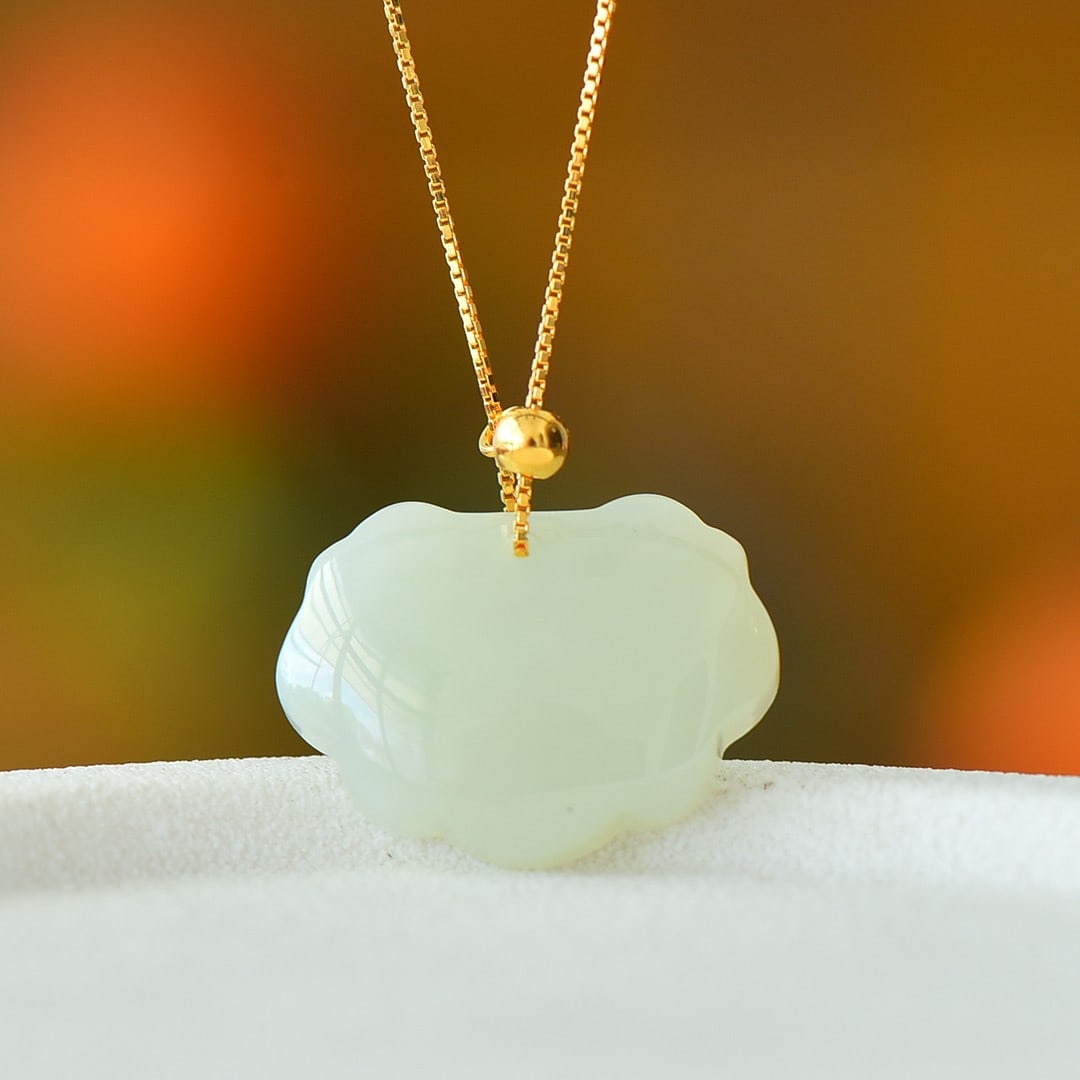 An Exquisite Sterling Silver-Gold Plated Inlaid White Jade Pendant: An Exquisite Sterling Silver-Gold Plated Inlaid White Jade Pendant,Size:0.6inx0.8in 纯银镀金镶白玉吊坠