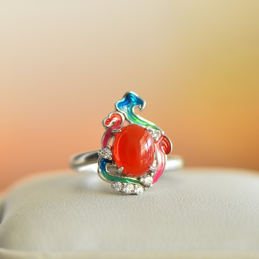 An Exquisite Sterling Silver Inlaid Agate Enamel Ring: An Exquisite Sterling Silver Inlaid Agate Enamel Ring,Size:0.4inx0.3in 纯银镶玛瑙珐琅戒指