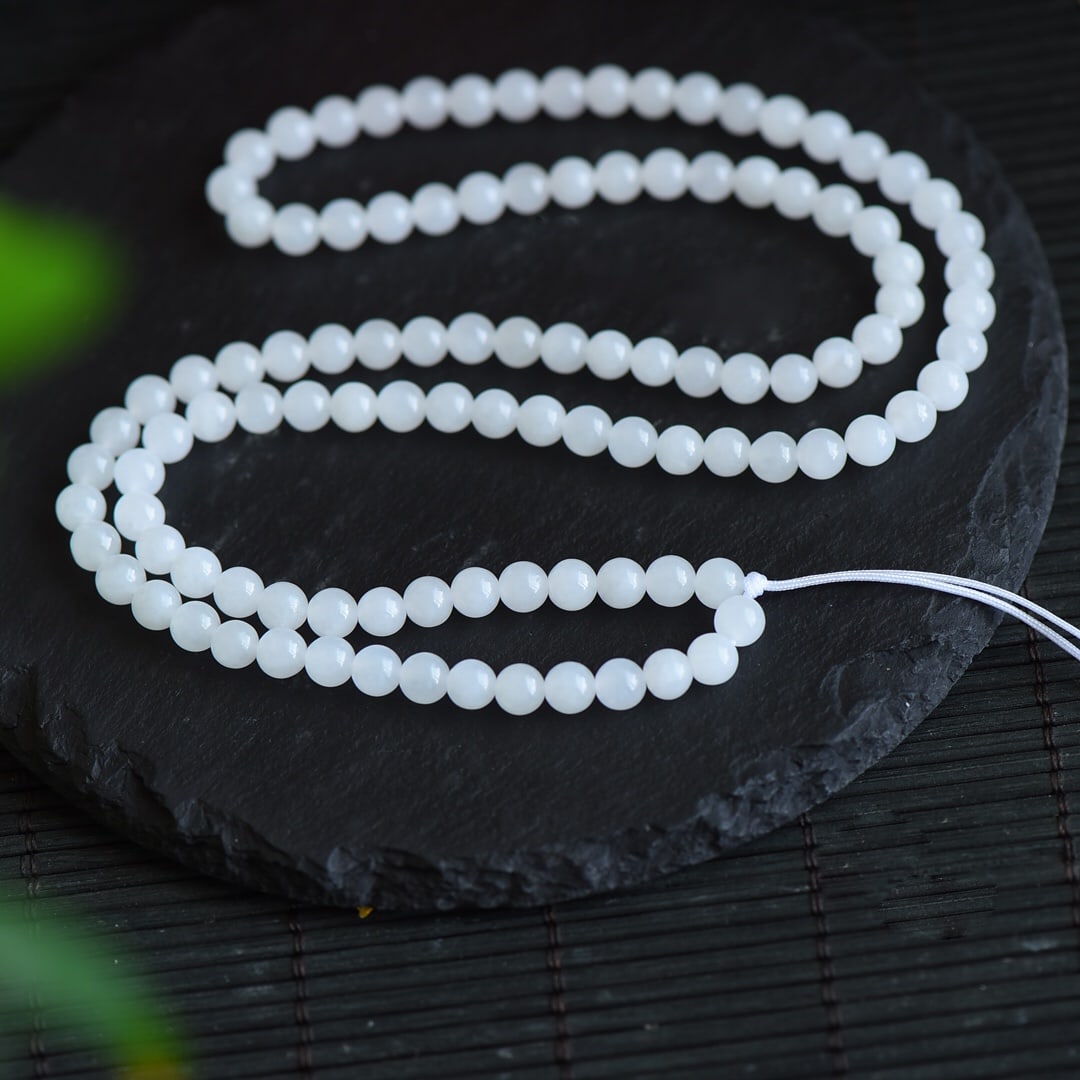 An Exquisite White Jade Necklace (1 of 5)