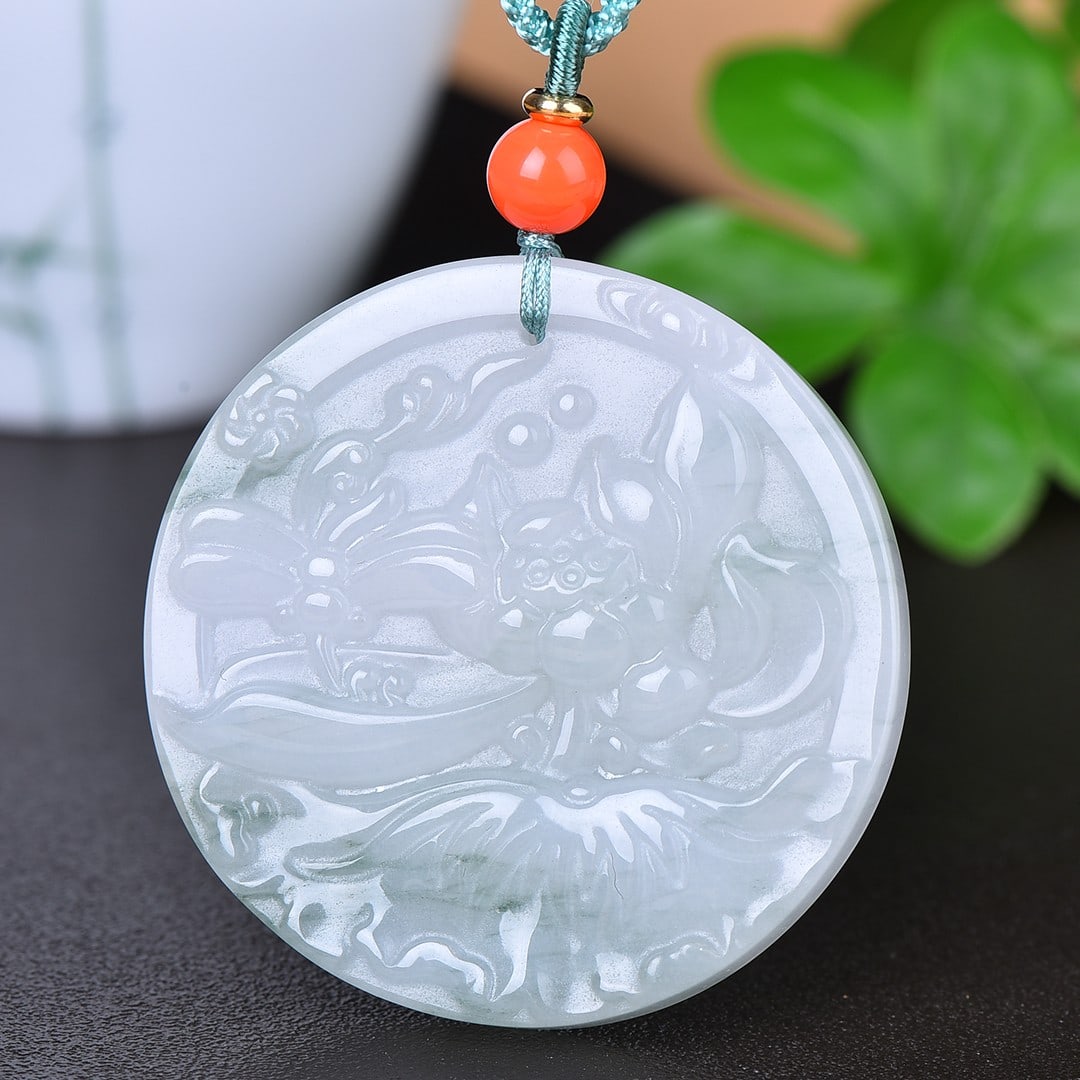 An Exquisite Jadeite Flower and Bird Pattern Pendant: An Exquisite Jadeite Flower and Bird Pattern Pendant,Size:2inx2in 翡翠花鸟纹挂件