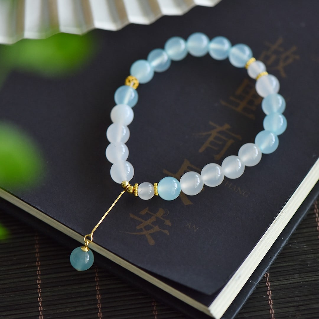 An Exquisite Sterling Silver-Gold Plated Inlaid Agate Bracelets: An Exquisite Sterling Silver-Gold Plated Inlaid Agate Bracelets,Size:0.3inx0.3in 纯银镀金镶玛瑙手串