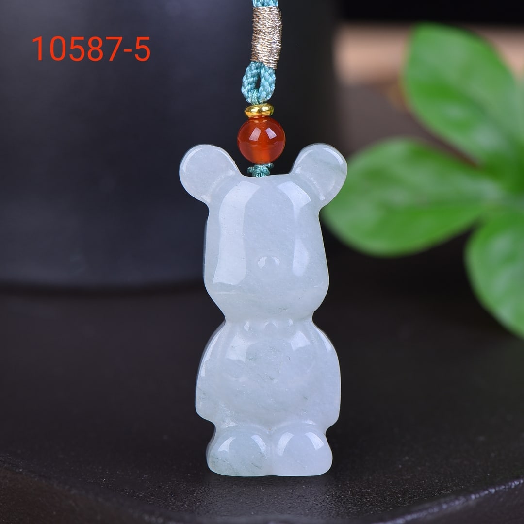 An Exquisite Jadeite Pendant: An Exquisite Jadeite Pendant,Size:0.8inx1.7in 翡翠挂件