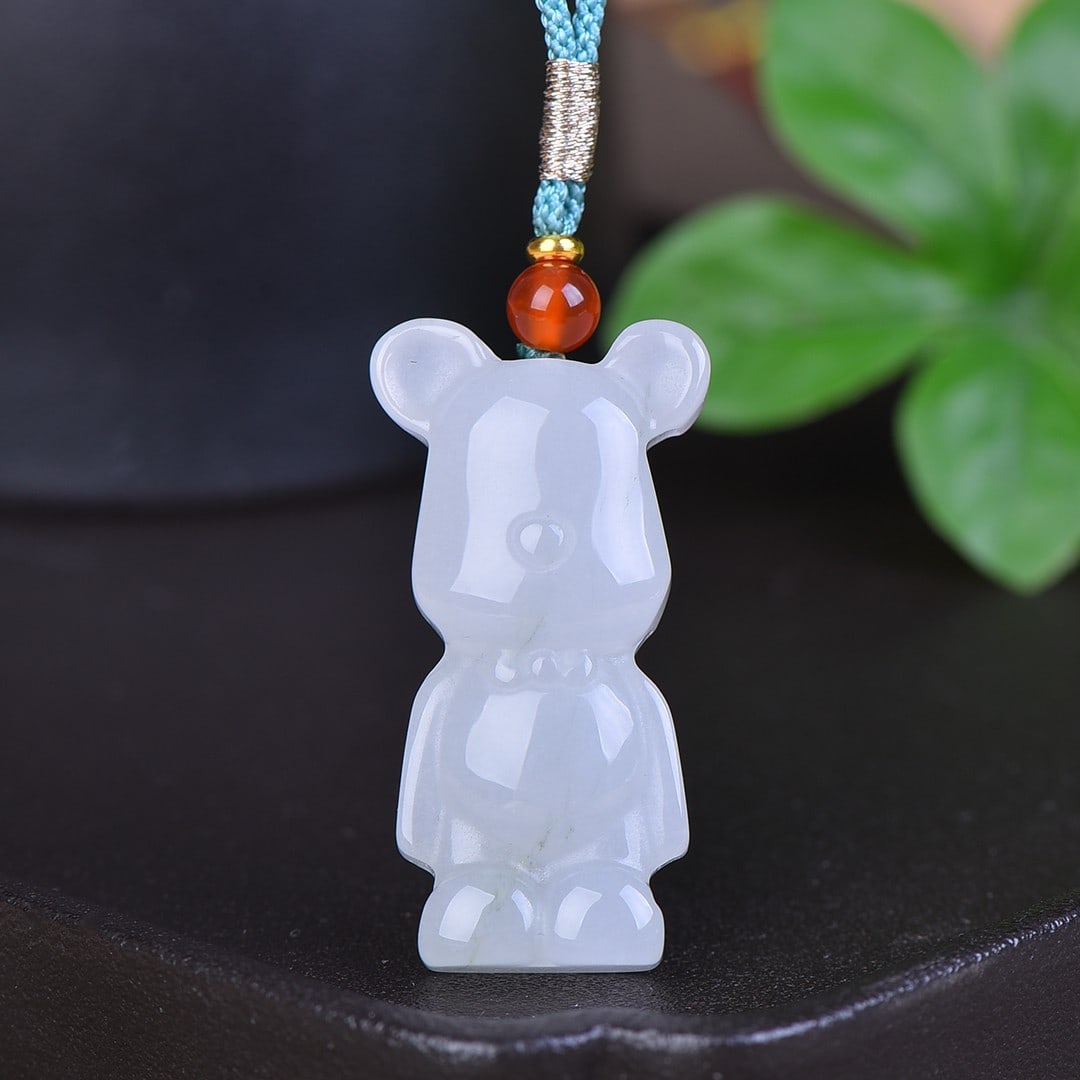 An Exquisite Jadeite Pendant - 2