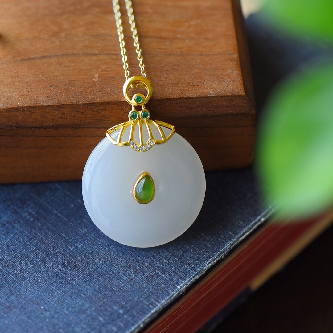 A Pair of Exquisite Sterling Silver-Gold Plated Inlaid White Jade Necklace,Inlaid Diamond: A Pair of Exquisite Sterling Silver-Gold Plated Inlaid White Jade Necklace,Inlaid Diamond,Size:1inx1.3in 