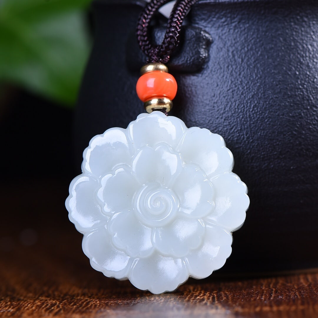 An Exquisite White Jade Peony Pendant: An Exquisite White Jade Peony Pendant,Size:1.1inx1.1in 白玉牡丹花挂件