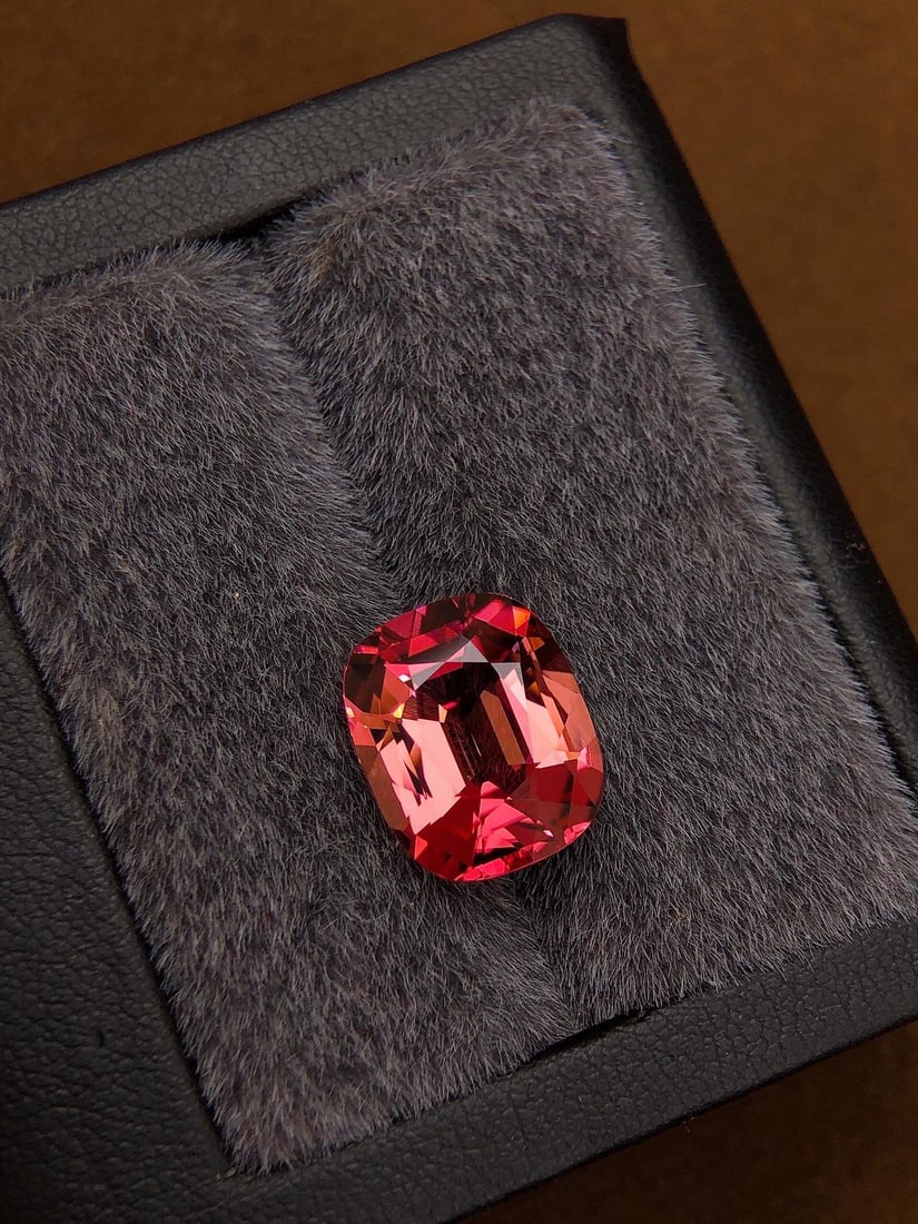 6.85Ctw Natural Tourmaline Loose: 6.85Ctw Natural Tourmaline Loose,Size:0.5inx0.4inx0.3in 6.85Ctw天然碧玺裸石