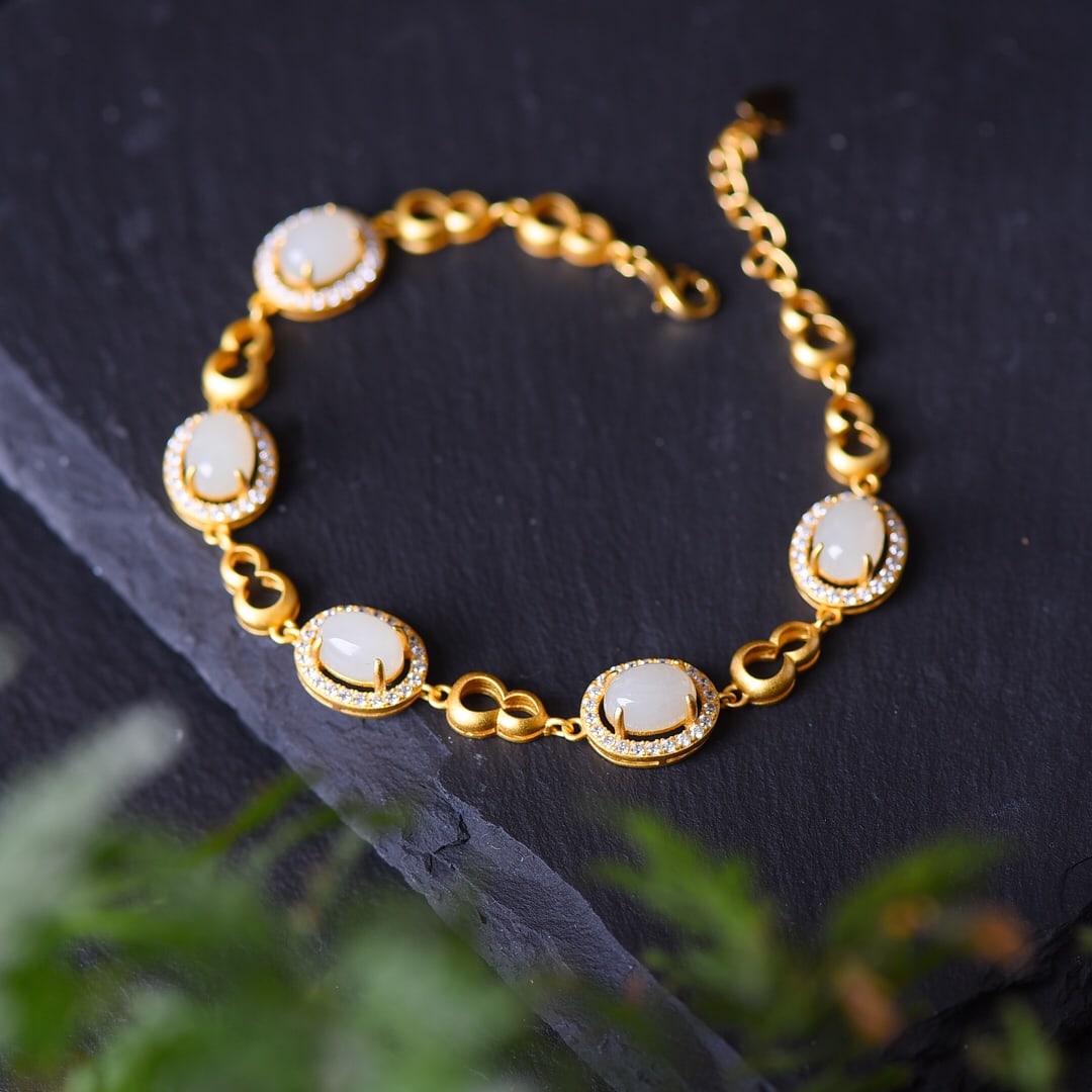 An Exquisite Sterling Silver-Gold Plated Inlaid White Jade Bracelet: An Exquisite Sterling Silver-Gold Plated Inlaid White Jade Bracelet,Size:0.2inx0.3in 纯银镀金镶白玉手链